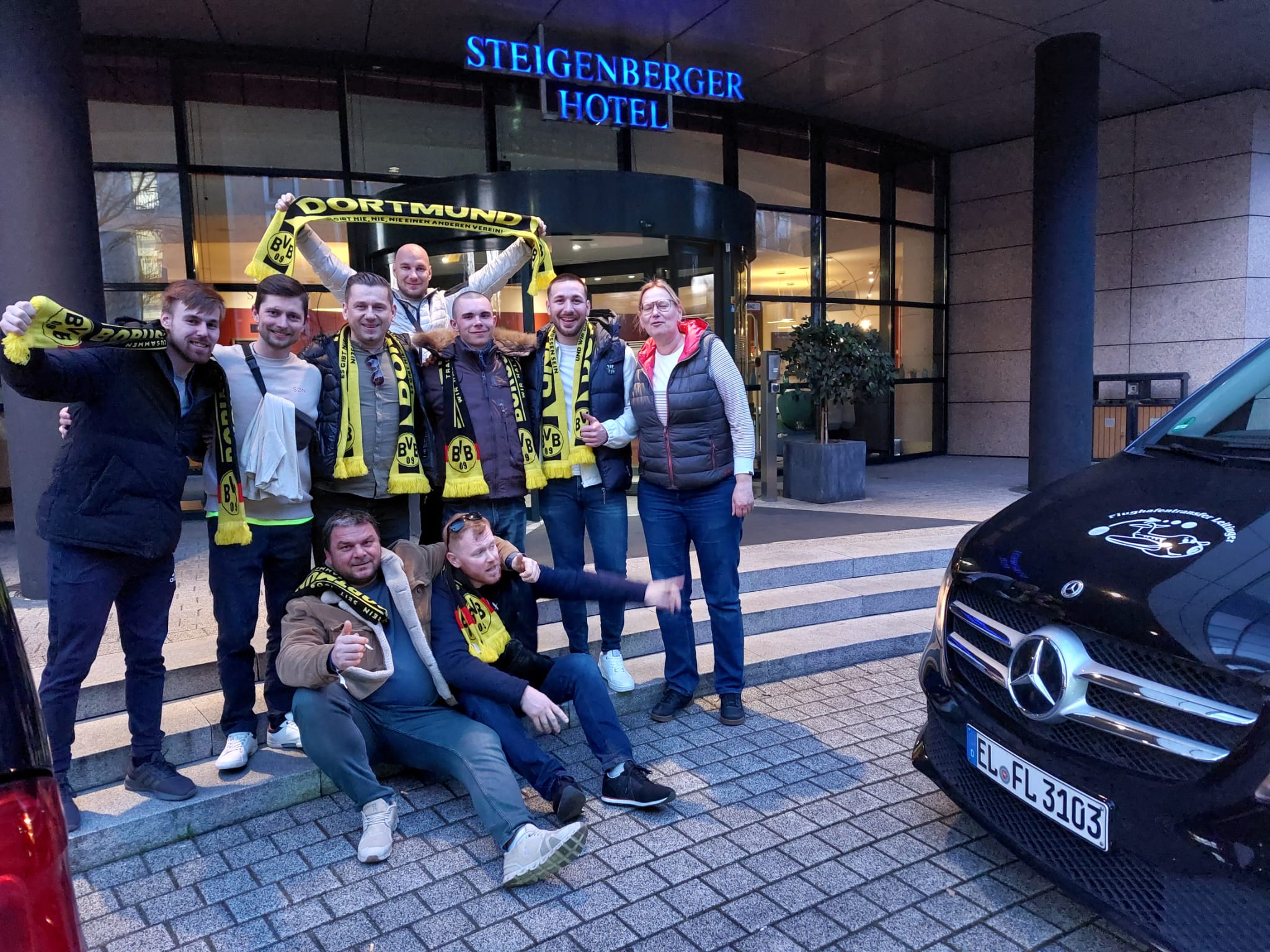 Hier unsere Fahrerin Simone mit einer großen Delegation vom  BVB Sponsor Bettermann  OBD aus der Schweiz